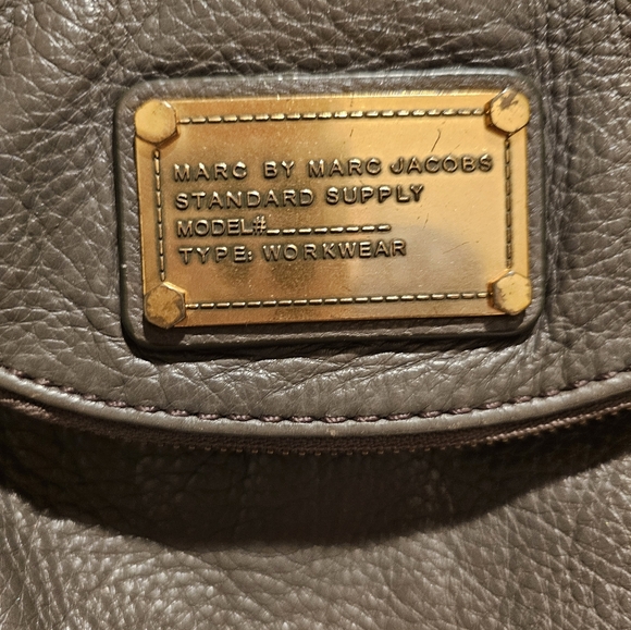 Marc Jacobs Gray Leather Crossbody Bag EUC - Picture 3 of 11